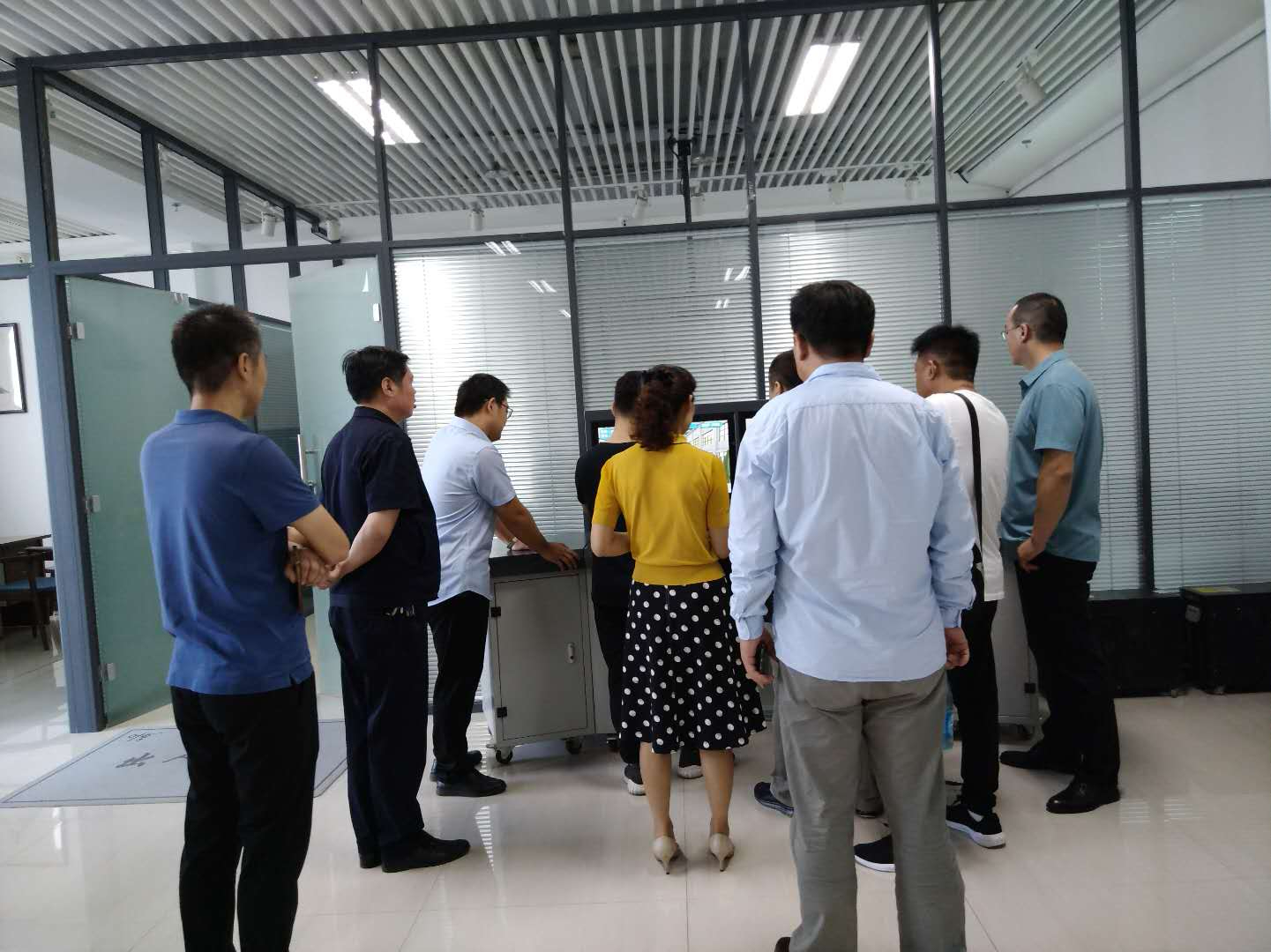 熱烈歡迎各位領(lǐng)導(dǎo)蒞臨本公司觀摩指導(dǎo)工作！